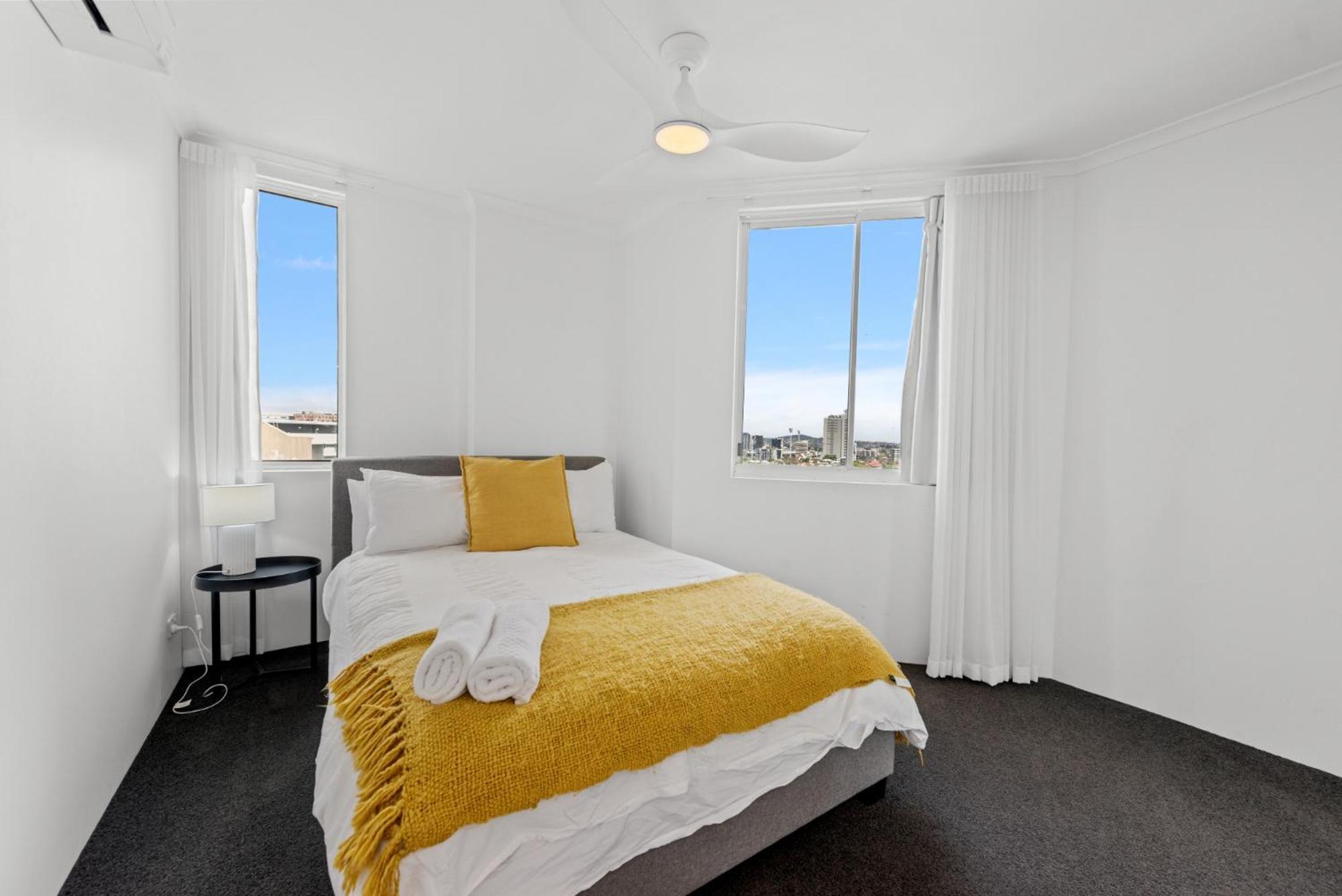 Ferienwohnung Lavish 3-Bed With Wraparound Balcony And Pool Brisbane Exterior foto
