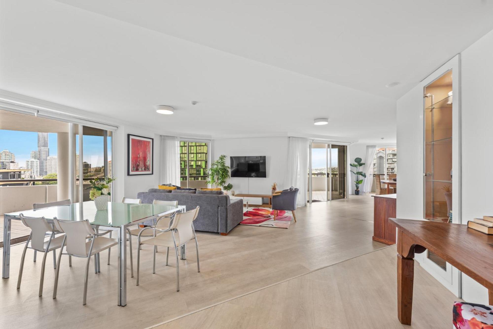 Ferienwohnung Lavish 3-Bed With Wraparound Balcony And Pool Brisbane Exterior foto